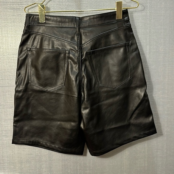 NWT Gap Faux Leather Bermuda Black Flat Front Shorts Size 29 / 8 Regular - Picture 4 of 11